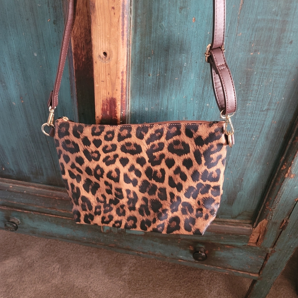 Boutique leopard print crossbody bag - Picture 2 of 5